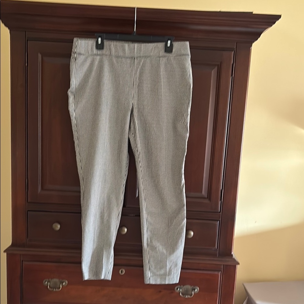 Talbots 14 skinny ankle black and white check pull on pants. Stretchy material